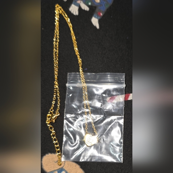 Gold Initial E Heart Pendant Necklace - Personalized Women’s Jewelry - Picture 2 of 5